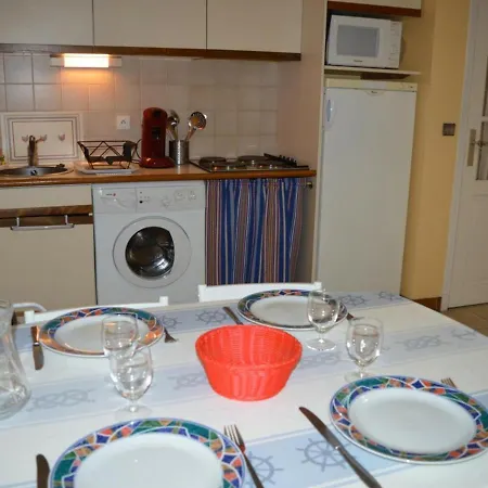 4 Pers, Proche Plage, Vue Rue Et Montagne - Fr-1-225c-461 Διαμέρισμα *