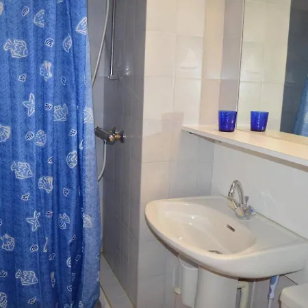 4 Pers, Proche Plage, Vue Rue Et Montagne - Fr-1-225c-461 *